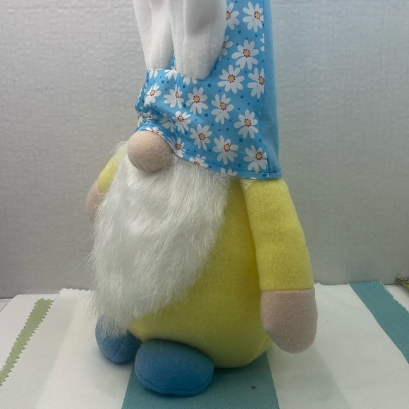 Flower Spring/Easter Bunny Gnome - Picture 8 of 10